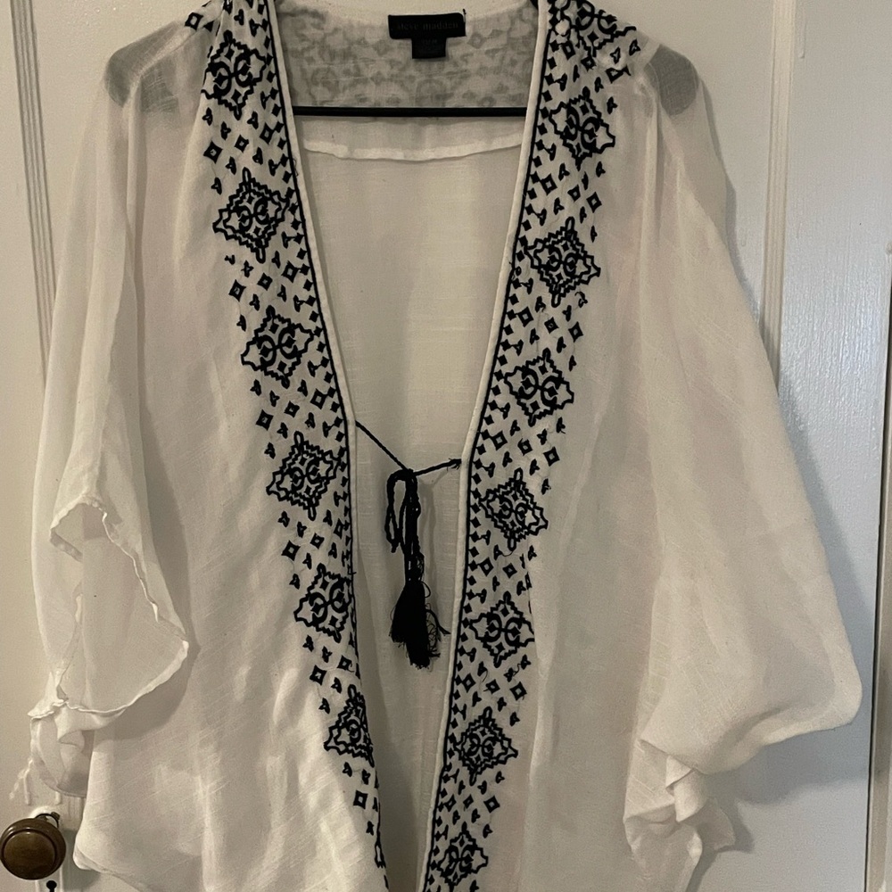 Steve Madden White Kimono with Black Embroidery - Picture 2 of 4